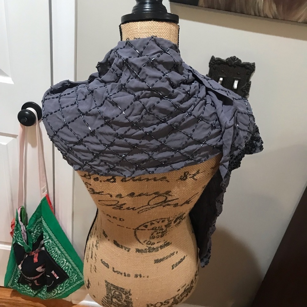 Gray Textured Scarf - Picture 4 of 6